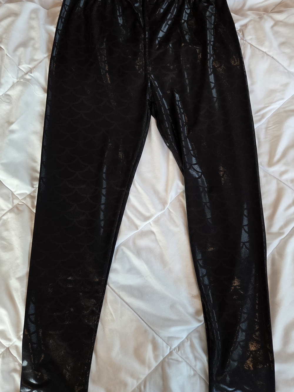 Shiny Black Mermaid Patterned Leggings